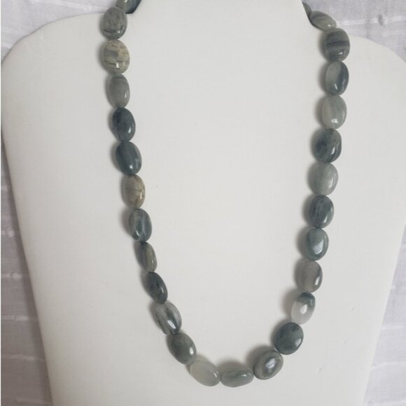 Handmade 18" green line Jasper oval shape necklace and earrings - Picture 2 of 4